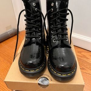Dr. Martens Women's 1460 Patent Lamper Croc Emboss in Size 5